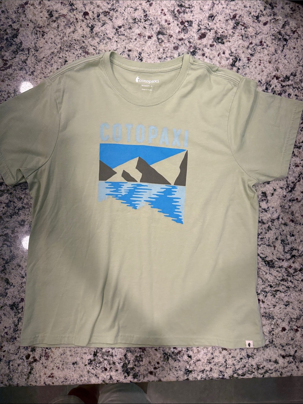 Cotopaxi Women’s Sage Green Graphic Tee with Blue Mountain Print. XL super soft